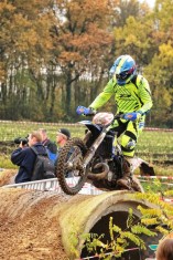 272 Alex van den Broek reed met een gebroken middenhandsbeentje, voor de EV40 winst deerde het niet