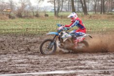 210 E3 winnaar Lucas Dolfing laat zien hoe je door een modderveld ploegt