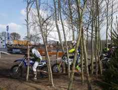 De Crosscountry rijders moesten ook Berend’s Boskje doorkruisen