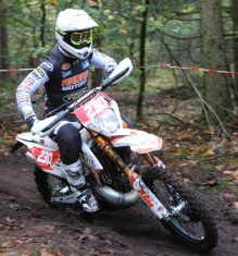 230 Het enduro debuut van Rene de Jong leverde de E3 winst en een 5e overall op