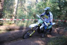 527 oud ONK MX-er Casper Ovaa (N2) blaast een stevig deuntje mee