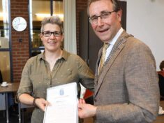 Mirjam met Bornse burgemeester Jan Pierik