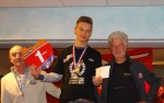 Kevin Dijk met de medaille en 100 euro: rookie of the year 2013 